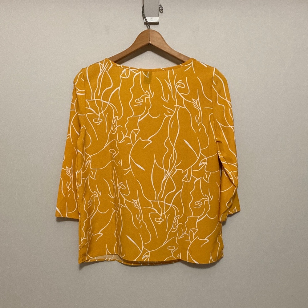 NWT Emery Rose Women's Mustard Yellow Abstract Print Top Size Small, 3/4 Sleeves - Picture 5 of 8